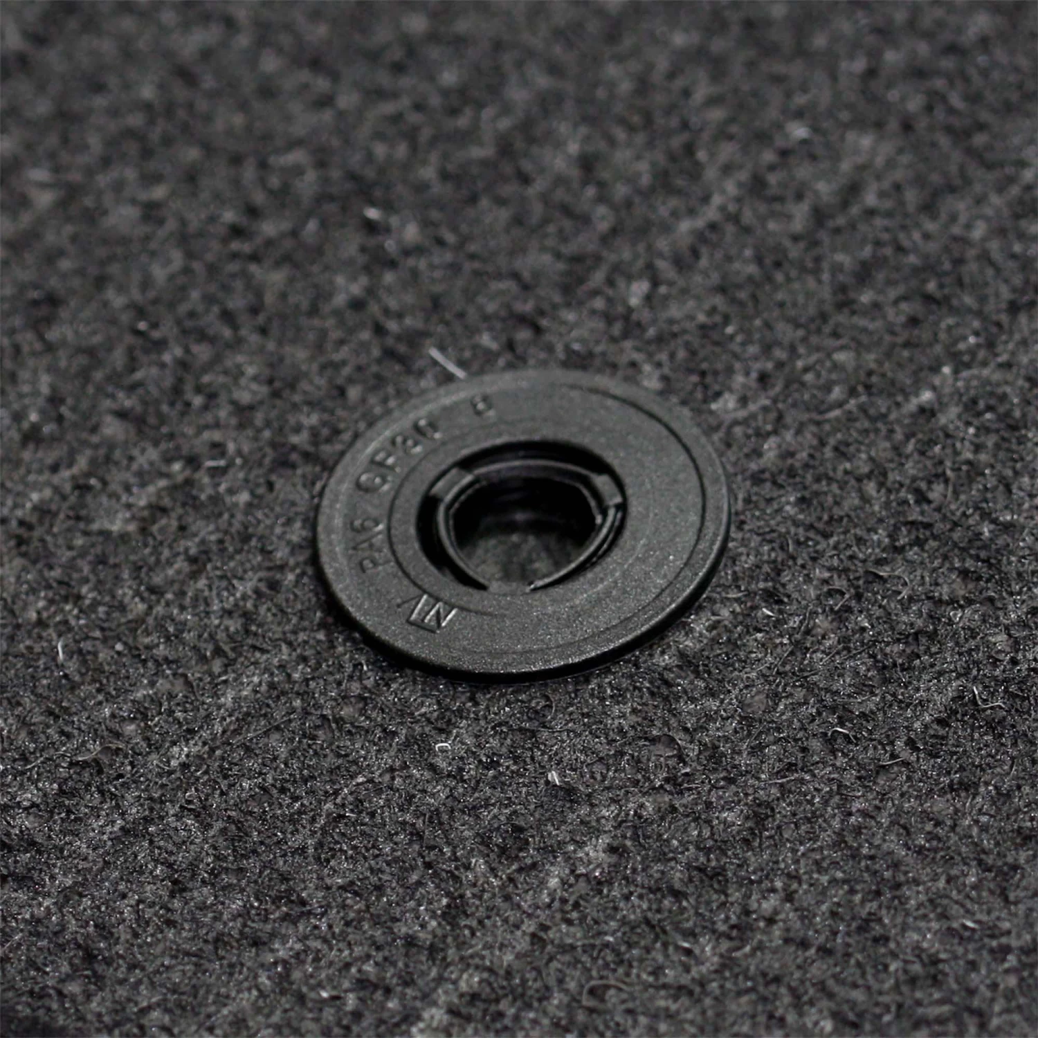 Halfords Ford Transit - Heavy Duty Carpet Van Mat 4 Clips (WW5051) 5 Halfords Ford Transit - Heavy Duty Carpet Van Mat 4 Clips (WW5051) - Image 3