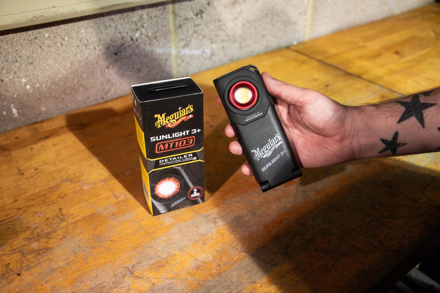 Meguiar’s Sunlight 3+ Professional Paint Inspection Light 4 Meguiar’s Sunlight 3+ Professional Paint Inspection Light - Image 2